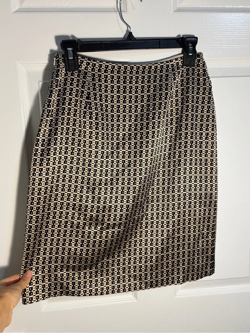 Vtg Banana Republic Silk Size 2 Black and Cream Patterned Women's Skirt